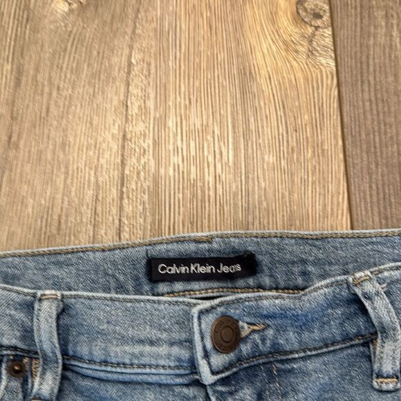 Calvin Klein Jeans Straight Leg Crop - Picture 5 of 9